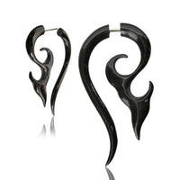 Load image into Gallery viewer, Tribal Horn Fake Piercing Tattoo Spirale schwarz 6 mm Edelstahl Ohrstecker Ohrring Ohrhänger - chic-net.de
