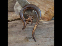 Load image into Gallery viewer, Tribal Kokosholz Piercing Thai Spirale lang Ornament - chic-net.de
