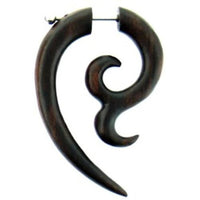 Load image into Gallery viewer, Tribal Maori Fish Tail Spirale Ohrring Sono Holz braun Fake Piercing Edelstahl Ohrhänger Ohrstecker - chic-net.de
