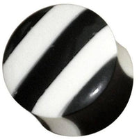 Cargar imagen en el visor de la galería, Tribal Plug weiß schwarz gestreift handgeschnitzt Bone Büffelhorn Organic Expander Tunnel Piercing - chic-net.de
