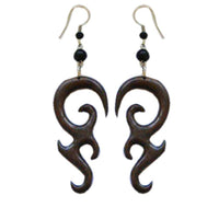 Cargar imagen en el visor de la galería, Tribal Spirale Ohrringe aus Sono Holz, flame, Edelstahlbügel, Ohrhänger, Ohrstecker - chic-net.de

