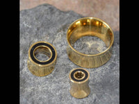 Cargar imagen en el visor de la galería, Tunnel Plug Messing Onyx Stein schwarz Rim gold - chic-net.de

