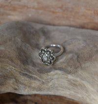 Cargar imagen en el visor de la galería, Universal Piercing Ring 925 Silber 1.2mm Kristall Blume - chic-net.de
