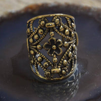 Load image into Gallery viewer, Ear cuffs verschnörkeltes Muster Blumen Messing gold - chic - net.de
