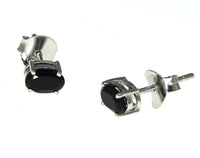 Load image into Gallery viewer, Ohrstecker 925 Silber mit Onyx schwarz oval 6mm facettiert
