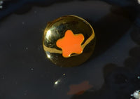 Load image into Gallery viewer, Ohrstecker Edelstahl Emaille gold orange Stern rund
