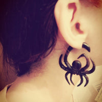 Cargar imagen en el visor de la galería, Fake Holz Piercing Spinne Steckverschluss braun gemasert - chic - net.de
