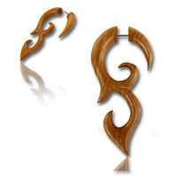 Load image into Gallery viewer, Fake Holz Piercing verschnörkelt Fragezeichenform Teak Wood nickelfrei Edelstahl Ohrstecker Organic - chic - net.de
