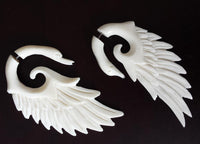 Cargar imagen en el visor de la galería, Fake Ohr Piercing Schwan Bone Knochen Edelstahl weiß Spirale Dehner Ohrstecker - chic - net.de

