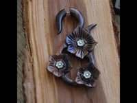 Load image into Gallery viewer, Fake Piercing Edelstahl Holz braun Brass Blümchen - chic - net.de
