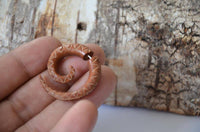 Load image into Gallery viewer, Fake Piercing Edelstahl Holz Zacken Dehnschnecke - chic - net.de
