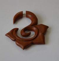 Load image into Gallery viewer, Fake Piercing Edelstahl Rosenholz Blume Spirale - chic - net.de
