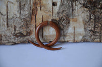 Load image into Gallery viewer, Fake Piercing Edelstahl Rosenholz Doppelkralle - chic - net.de
