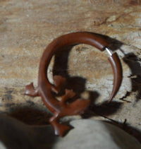 Load image into Gallery viewer, Fake Piercing Edelstahl Rosenholz Holz Gecko Eidechse - chic - net.de

