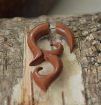 Load image into Gallery viewer, Fake Piercing Edelstahl Rosenholz Tribal Wave - chic - net.de
