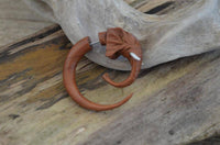 Load image into Gallery viewer, Fake Piercing Ohrring Elefant Rosenholz Bone Edelstahl - chic - net.de
