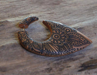 Load image into Gallery viewer, Fake Piercing Ohrring Holz Tropfen braun Mandala Blume - chic - net.de
