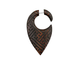 Load image into Gallery viewer, Fake Piercing Ohrring Holz Tropfen dunkel Sayagata - chic - net.de
