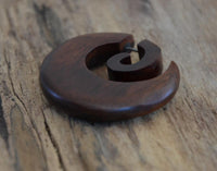 Load image into Gallery viewer, Fake Piercing Ohrring Narra Holz Spirale breiter werdend - chic - net.de
