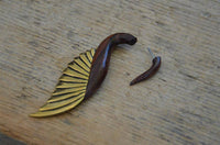 Load image into Gallery viewer, Fake Piercing Ohrring Narraholz Edelstahl Brass Schwan - chic - net.de
