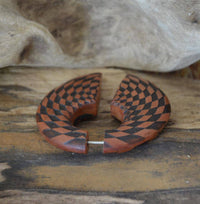 Load image into Gallery viewer, Fake Piercing Ohrring Sawo Holz Kreis Wirbel Strudel - chic - net.de
