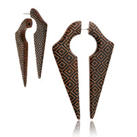 Load image into Gallery viewer, Fake Piercing Ohrring Sawo Holz Pfeil Sumatra Rauten - chic - net.de
