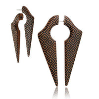 Load image into Gallery viewer, Fake Piercing Ohrring Sawo Holz Pfeil Sumatra Rauten - chic - net.de
