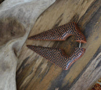 Load image into Gallery viewer, Fake Piercing Ohrring Sawo Holz Pfeil Sumatra Rauten - chic - net.de
