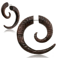 Load image into Gallery viewer, Fake Piercing Ohrring Spirale Holz dunkel Labyrinth - chic - net.de
