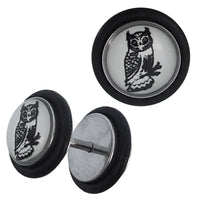 Load image into Gallery viewer, Fake Piercing Plug Edelstahl Eule schwarz auf Ast schwarz Gummiring 7 mm - chic - net.de
