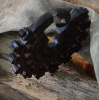 Load image into Gallery viewer, Fake Piercing Zackenrad Holz Edelstahl handgeschnitzt groß dunkelbraun Dehner - chic - net.de
