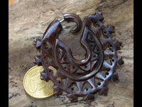 Load image into Gallery viewer, Fake Piercing Zackenrad Holz Edelstahl handgeschnitzt groß dunkelbraun Dehner - chic - net.de
