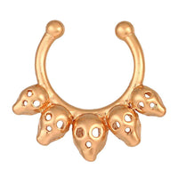 Load image into Gallery viewer, Fake Septum Piercing goldfarben 5 Totenköpfe Edelstahl - chic - net.de
