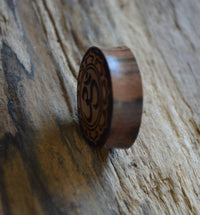 Cargar imagen en el visor de la galería, Flesh Plug Holz Om in Blume double flared - chic - net.de
