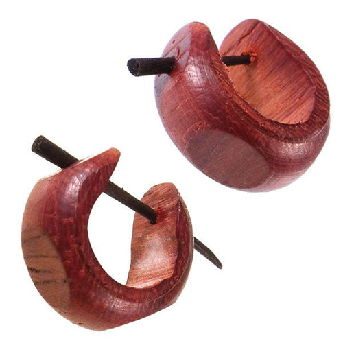 Holz Pin - Ohrringe 14 mm Ellipsen flach braun Creolen Pin handgeschnitzt - chic - net.de