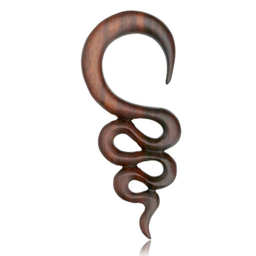 The Holz Lobe Piercing Dehner dunkelbraun gewunden is a dark brown wooden ear stretcher with a spiral, wavy design—ideal for stylishly expanding your lobe piercing.