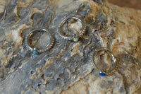 Cargar imagen en el visor de la galería, Klapp Segmentring Piercing Edelstahl unten Steine Punkte - chic - net.de
