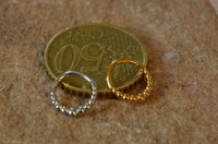 Cargar imagen en el visor de la galería, Klapp Segmentring Piercing Kugeln Edelstahl Gold PVD - chic - net.de
