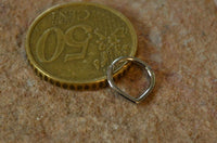 Cargar imagen en el visor de la galería, Klapp Segmentring Piercing spitz Edelstahl Gold PVD - chic - net.de
