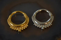 Load image into Gallery viewer, Klapp Segmentring Piercing Vintage Edelstahl Gold PVD - chic - net.de
