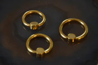 Cargar imagen en el visor de la galería, Klemmkugel Piercing Scheibe Edelstahl Gold PVD - chic - net.de
