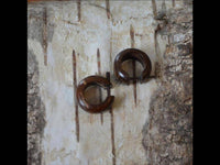 Cargar imagen en el visor de la galería, Kokosnuss kleine Creolen Holz Ohrringe Pin Stick 15mm - chic - net.de
