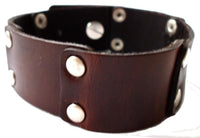 Cargar imagen en el visor de la galería, Lederarmbänder dunkelbraun breit runde silber Nieten Brass Armband Leder unisex nickelfrei - chic - net.de
