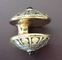 Load image into Gallery viewer, Lobe Ohr Piercing Ohrgewicht Brass gold antik 18mm Onyx oxidiert Kreise rund 17,6g - chic - net.de
