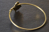 Load image into Gallery viewer, Messing Armreif antik gold grün Onyx Schnörkel verstellbar - chic - net.de
