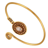 Load image into Gallery viewer, Messing Armreif antik Mondstein oval klein Punkte verstellbar antik Tribal Schmuck - chic - net.de
