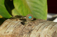 Load image into Gallery viewer, Messing Armreif antik Türkis oval klein Punkte verstellbar antik Tribal Schmuck - chic - net.de
