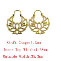 Cargar imagen en el visor de la galería, Messing Ohrringe gold Lotus Blume Bügel Pünktchen - chic - net.de
