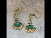 Cargar imagen en el visor de la galería, Messing Ohrringe Onyx Stein grün gold Axt Form Mandel - chic - net.de
