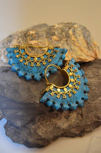 Cargar imagen en el visor de la galería, Messing Ohrringe Türkis Stein gold Bogen Pfeile 50mm - chic - net.de
